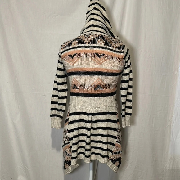 tan, black, & peachy striped & triangle print BKE cardigan size xs - Picture 2 of 3